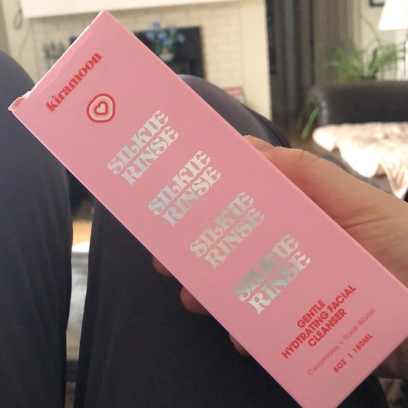 Kiramoon Silkie Cleanser Non-Drying + Removes Makeup - Picture 9 of 11